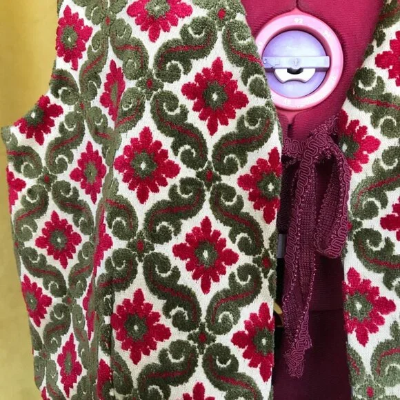 Handmade tie front vest made from vintage fabric - Picture 2 of 9